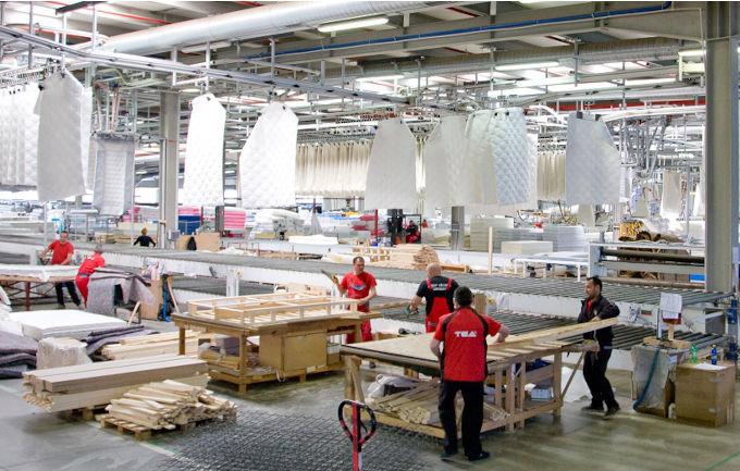 Екипът ни е като едно семейство – голямо, шумно, лоялно Екипът ни е като едно семейство – голямо, шумно, лоялно