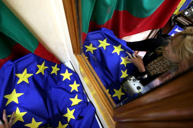 България пред еврозоната: Предизвикателства и обществени настроения