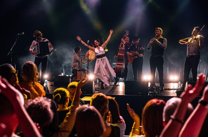 Етно сензацията Barcelona Gipsy balKan Orchestra пристига в България за огнено шоу
