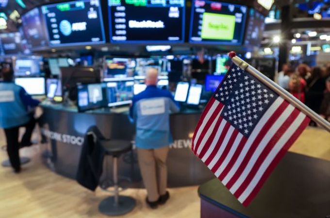 Унищожителна вълна на разпродажби в технологичния сектор помрачи Wall Street