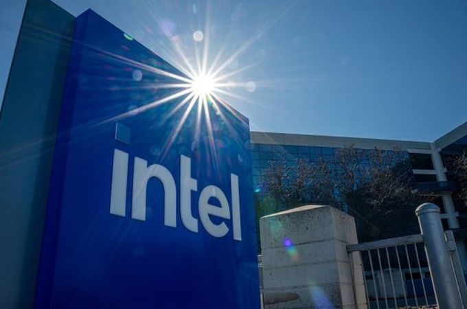Intel отстъпва 10% дял на правителството на САЩ