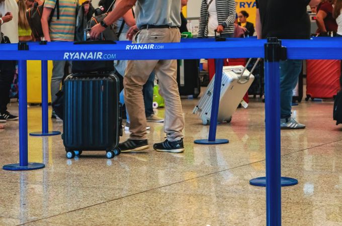 Ryanair усилва проверките за багаж и вдига бонусите за служители