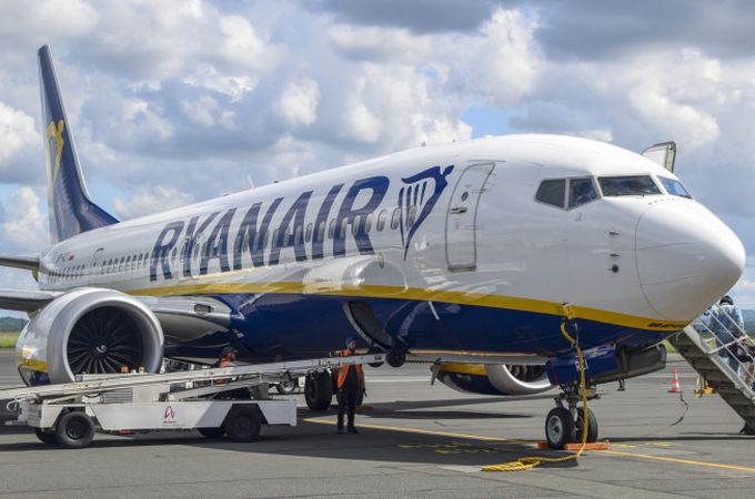 Ryanair заплашва с нови съкращения на полети до Испания