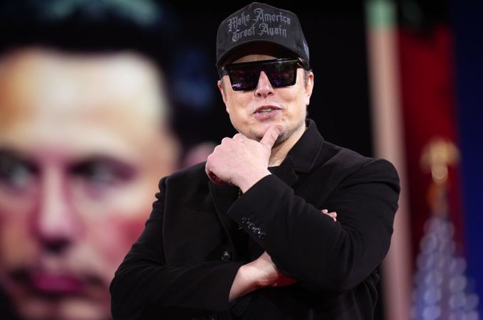 Мъск вложи 1 млрд. долара в Tesla: Сигнал за доверие или стратегически ход?