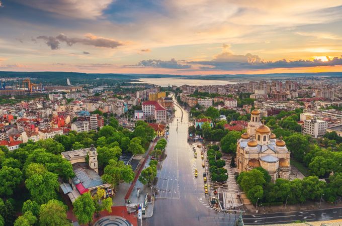 Пазарът на имоти в България: Стабилен растеж и регионални различия през Q3 2025