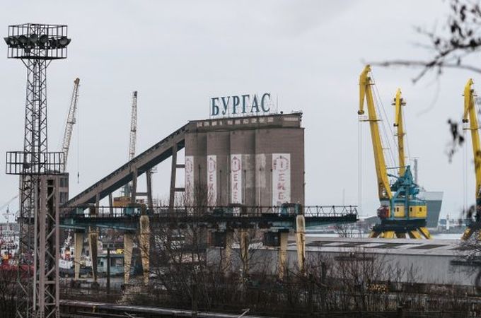 Продажбата на "Лукойл Нефтохим" минава през ДАНС