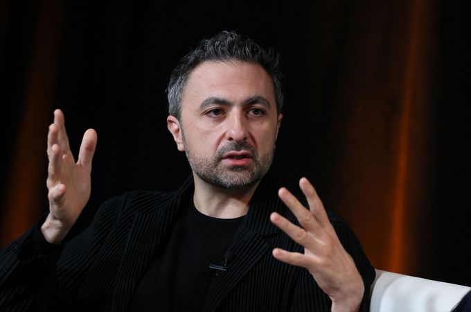 Microsoft AI създава екип за свръхчовешки изкуствен интелект