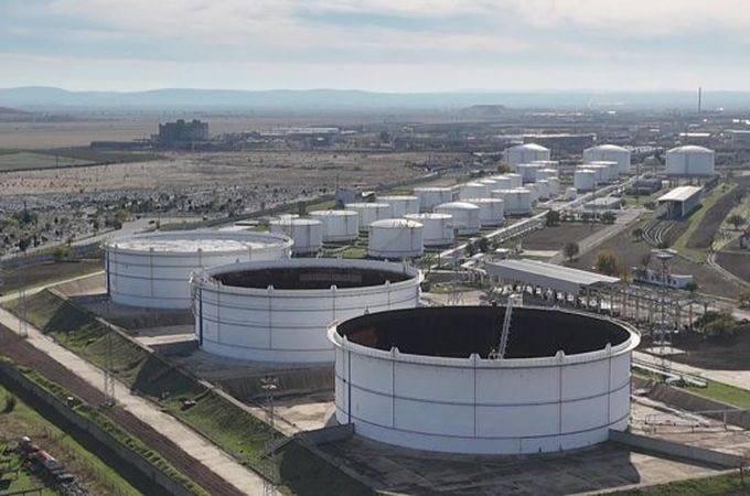 БСП: Възможна е покупка на "Лукойл" от БЕХ, Асен Василев е против