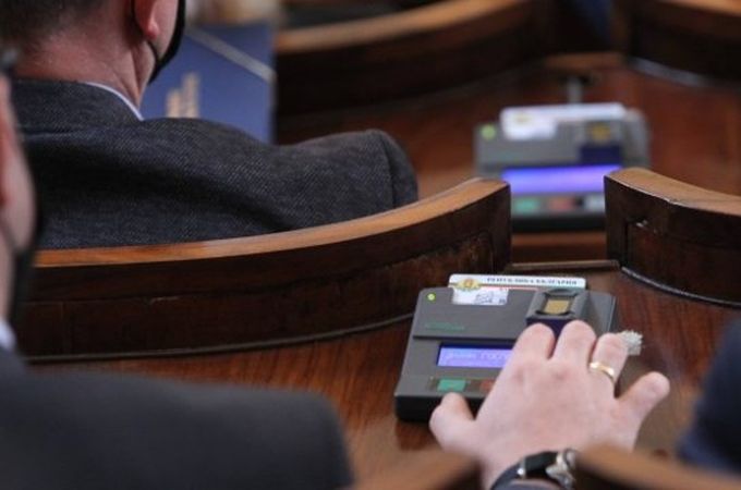 Парламентът отхвърли ветото на президента за "Лукойл"