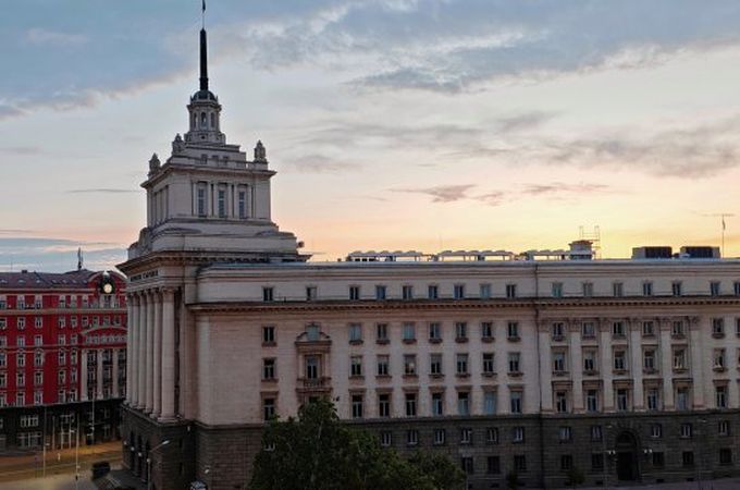 Парламентът прие Бюджет 2026; Дебати за данъци и осигуровки