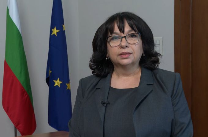 Българският бюджет: Данъците вдигат приходите, разходите настигат 