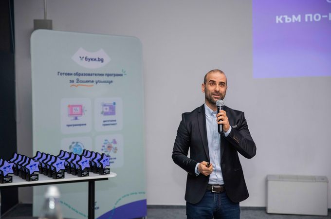 Образователната платформа „Буки“ вече достига до 30 000 ученици и 250 училища