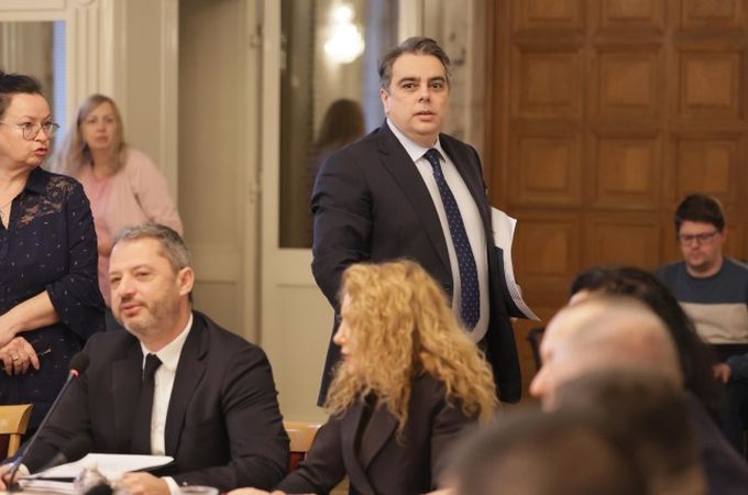 Ожесточени спорове в НС за бюджета на ДОО за 2026 г.