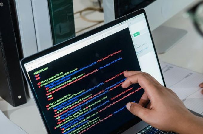 България изостава: Само 8,5% от фирмите използват изкуствен интелект