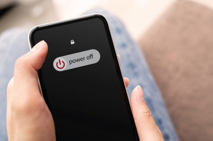 Българите все по-дръзко ограничават екрана: Комуникацията на живо води