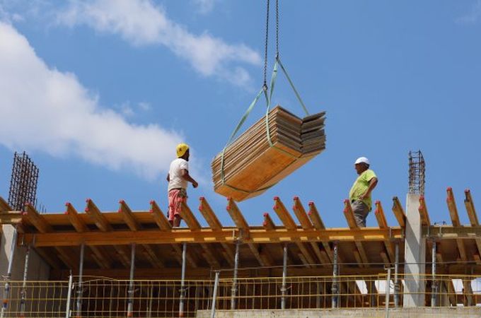 Строителният сектор в България се завръща към растеж през ноември