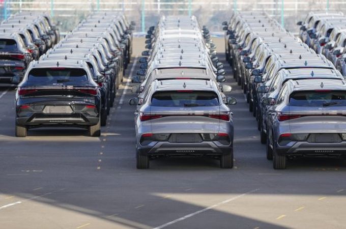 Автомобилният пазар в България бележи исторически рекорд, изпреварвайки нивата от 2008 година