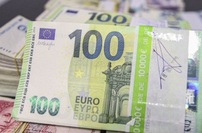 Динамика при лихвите: Как се промениха спестяванията на фирми и домакинства през декември