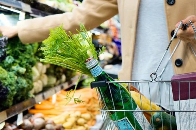 Инфлационен натиск: Потребителската кошница достигна 56 евро след въвеждането на единната валута