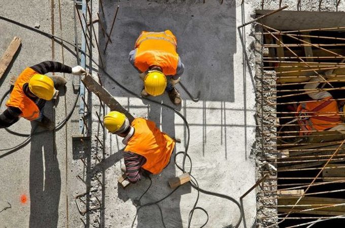 Индустриална криза в България: 105 хиляди загубени работни места за пет години