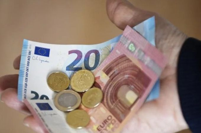 Масово изтегляне на левове: Над 86% от паричното обращение вече е в банките