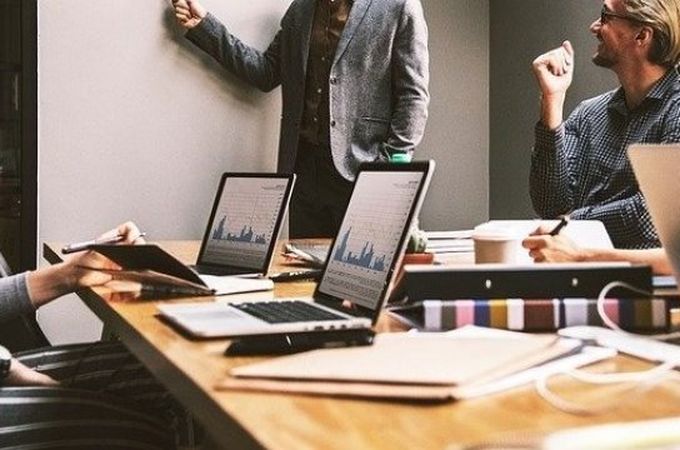 Ръст от 12%: ИТ секторът остава лидер по възнаграждения в страната