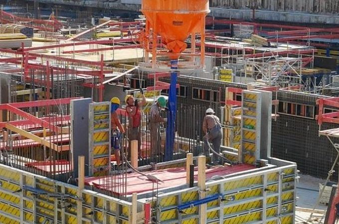 Бизнес климатът в България през февруари: Стабилност на фона на смесена динамика