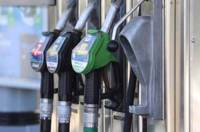 Ценови натиск на колонките: Дизелът и бензинът поскъпват заради напрежението в Близкия изток