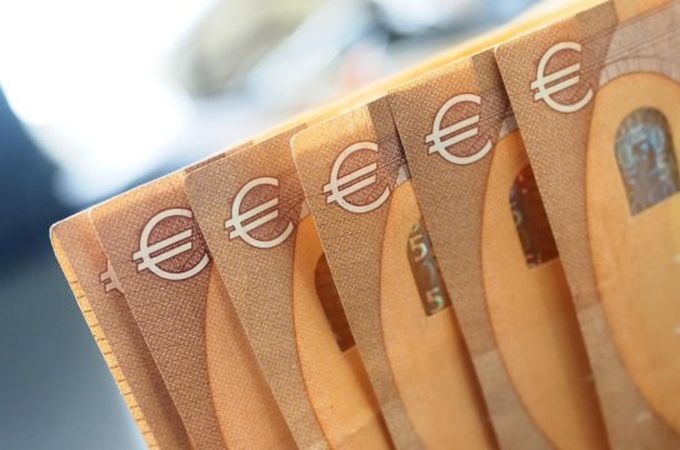 Бюджетната комисия прие удължаването на държавните разходи до края на юни