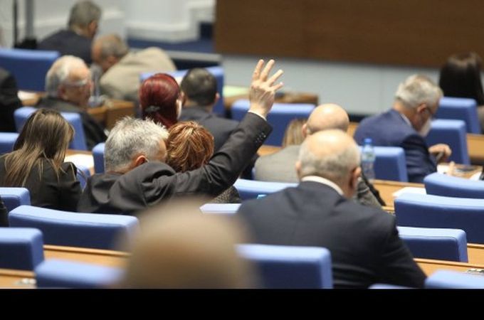 Парламентът наложи мораториум върху преструктурирането на активите в капитала на БЕХ