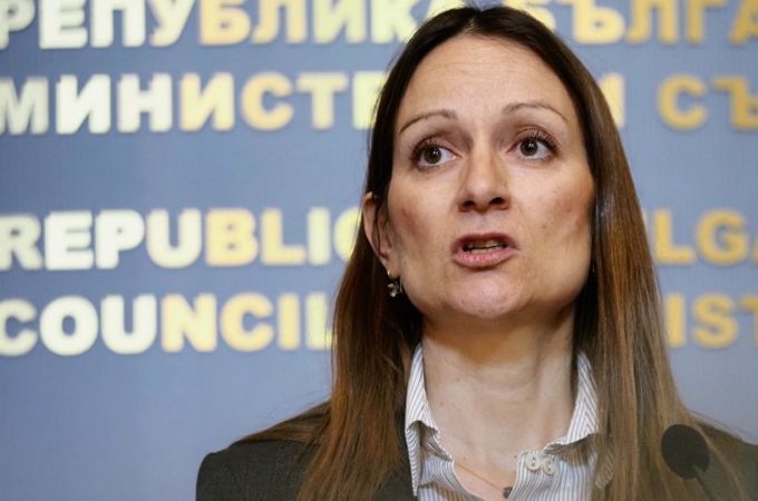 Министър Щонова: Икономиката е в шок, но не и в криза заради Иран