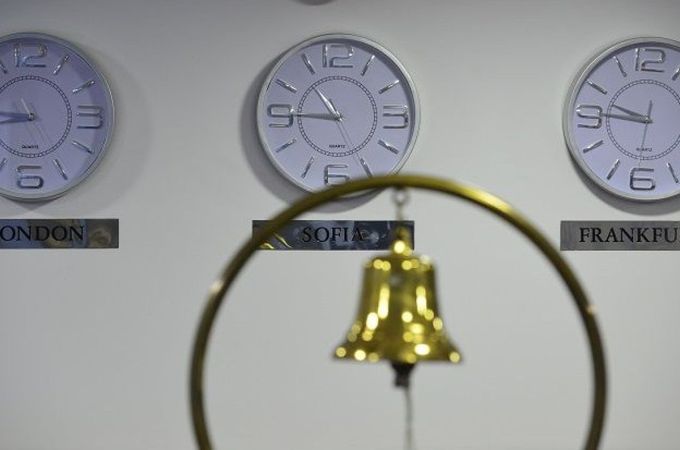 SOFIX под натиск: Българският индекс сред най-засегнатите в ЦИЕ през март