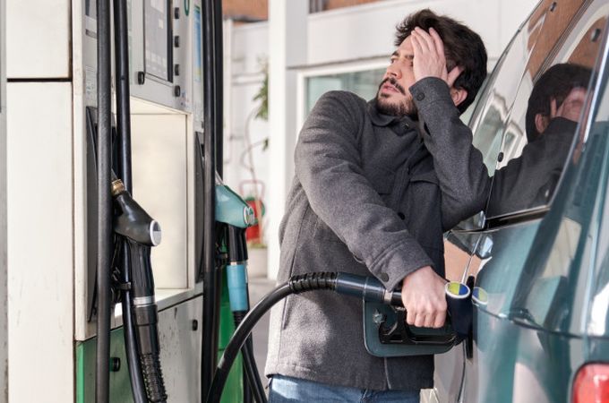 Цените на горивата в България растат, но темпът на поскъпване се забавя