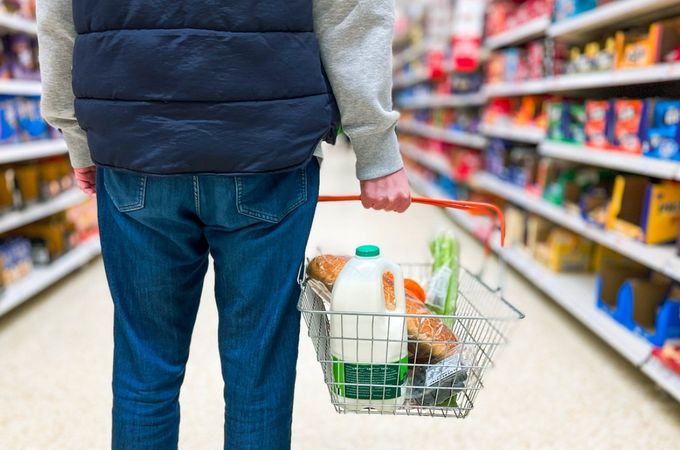 НСИ: Доходите на българите растат с 12%, разходите за храна се удвояват