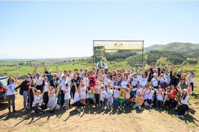 Доброволци от Пощенска банка засадиха стотици фиданки в „Новата гора на София“
