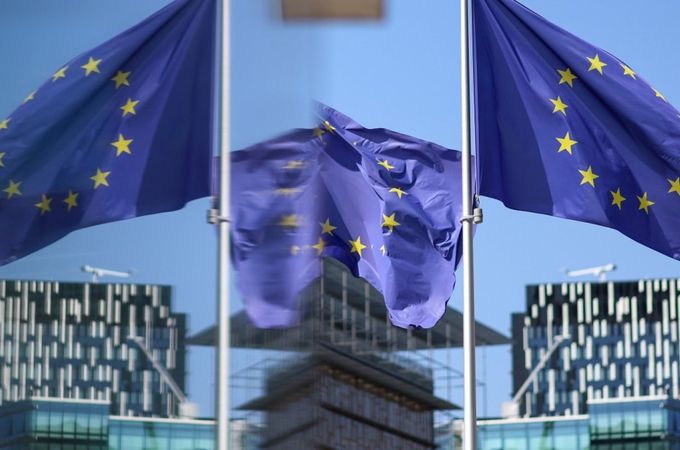 ЕК коригира прогнозата за България: По-нисък растеж и дефицит над 4%