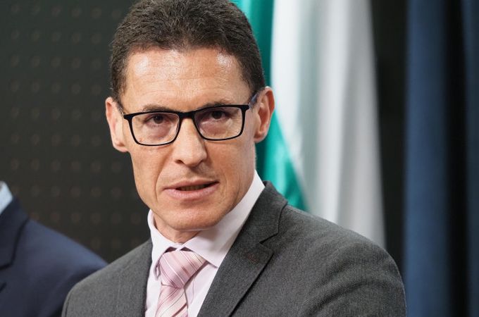 Без рецесия до 2027 г., но с нов дълг и административна оптимизация