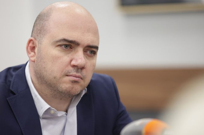 Илин Димитров: Дефицитът на кадри и визовите бариери притискат туристическия сектор