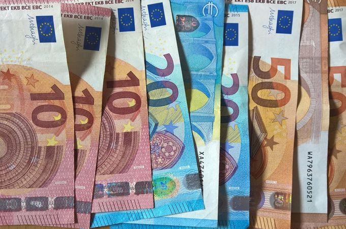 Икономисти: Балансиран бюджет или държавен дълг – предизвикателствата пред България