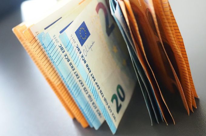България отлага въвеждането на директивата за прозрачност на заплатите
