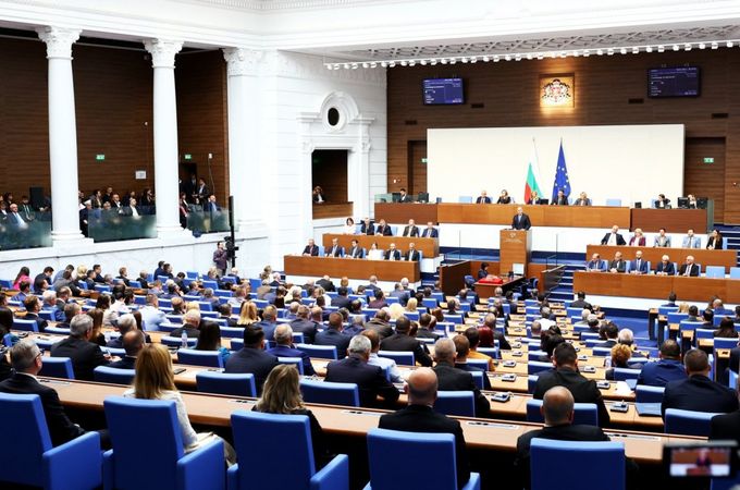 Парламентът удължи с година контрола върху цените и санкциите за търговци