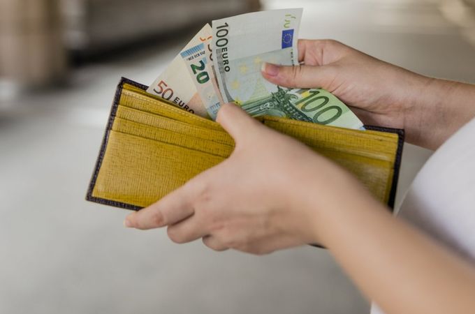 Рязък скок: Минималните осигурителни прагове за ръководители се вдигат с до 70%