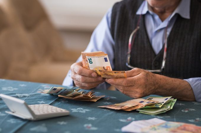 Разходите за пенсии достигнаха 5,43 млрд. евро за първите пет месеца на 2026 г.