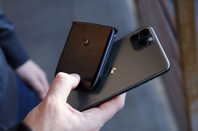 Apple готви премиера на първия си сгъваем iPhone на 9 септември