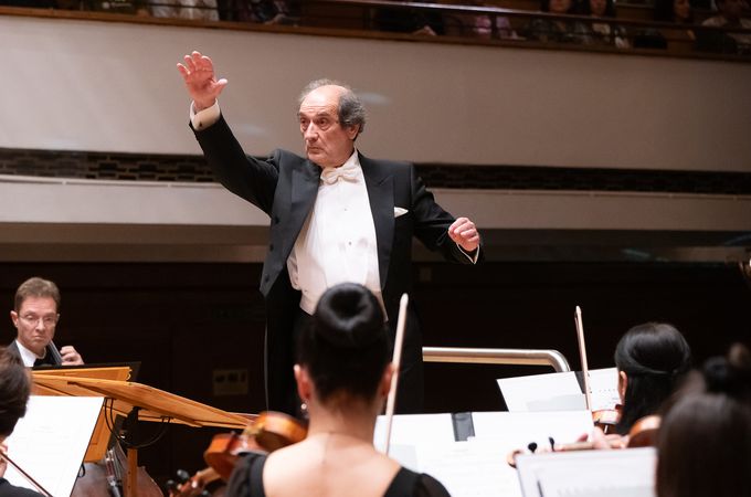 Брамс подпалката на маестро Емил Табаков в зала „България“