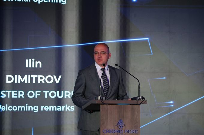 Илин Димитров: Онлайн туроператорите доминират пазара с 85% от всички резервации