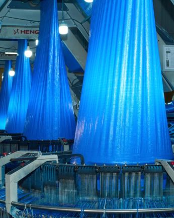 ИКЕА отбелязва 30 години от създаването на чантата FRAKTA с обновена версия, която пренася емблематичния продукт в бъдещето