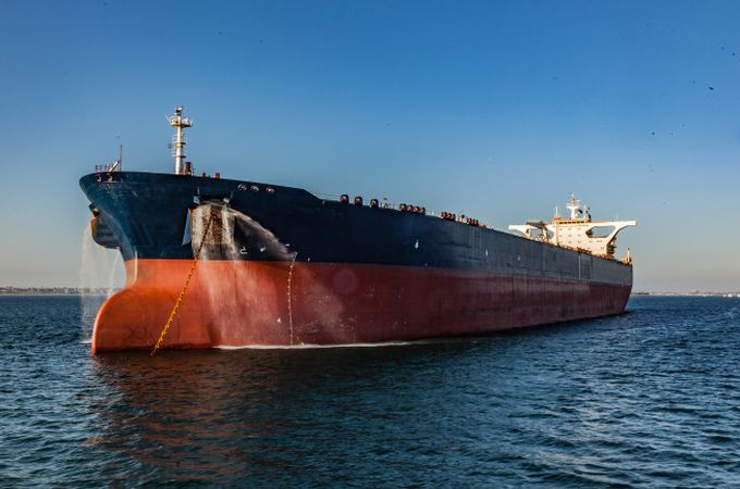 Рязък скок: Застраховките на танкери в Черно море поскъпнаха 12,5 пъти