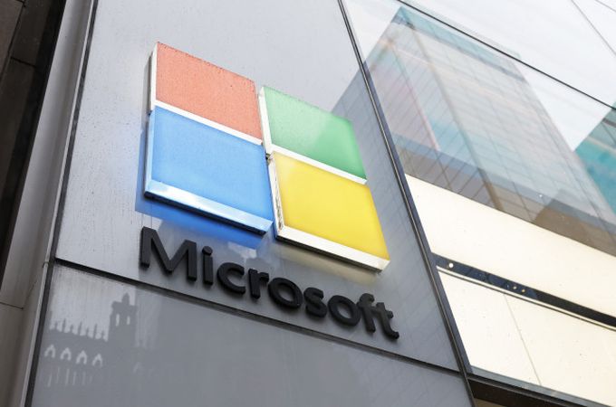 Microsoft предлага доброволно напускане на 60 000 служители заради инвестиции в ИИ